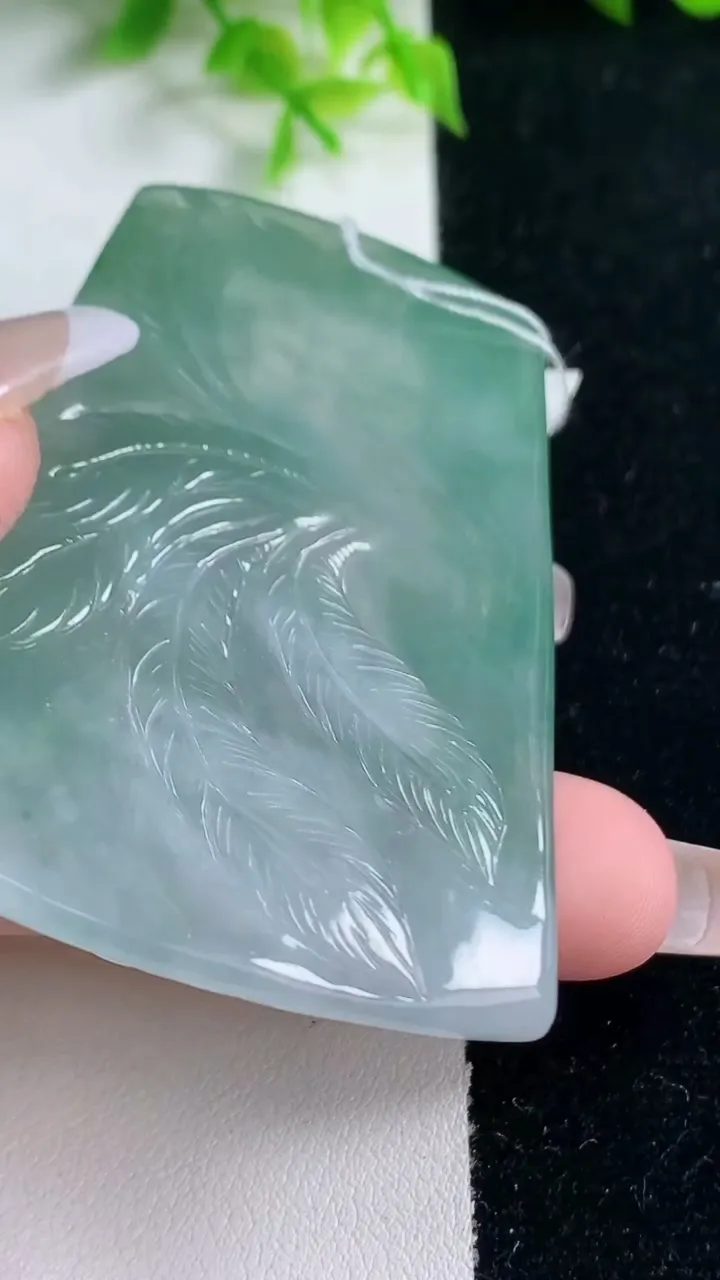 天然A货翡翠观音菩萨吊坠，尺寸67-44-6，重量:41.16g
1月17日