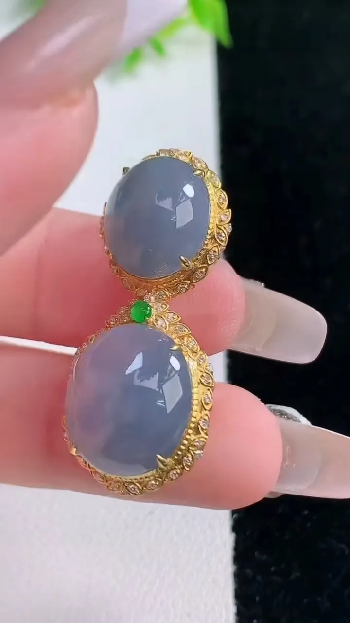 天然A货翡翠18K金紫罗兰蛋面吊坠，尺寸36-15.8-9.8，裸石14.6-13重量:5.45g
