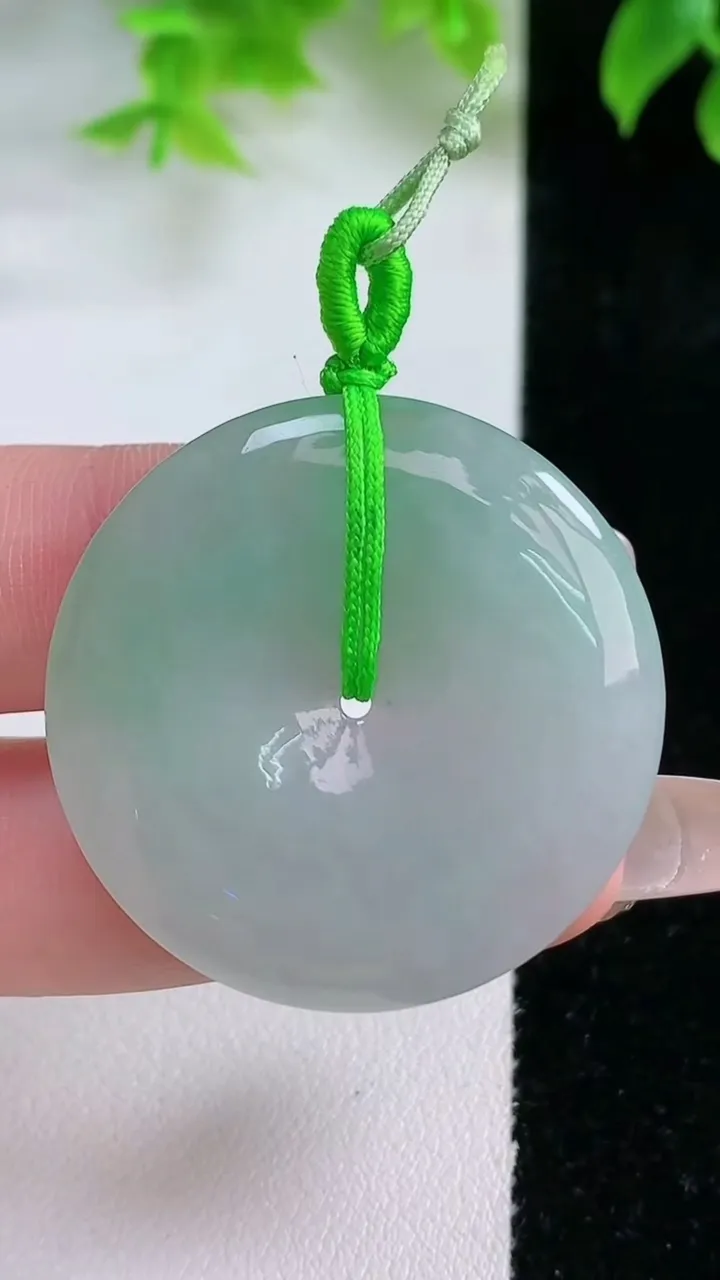 天然A货翡翠平安扣吊坠，尺寸34-5.5，重量:14.16g
1月18日