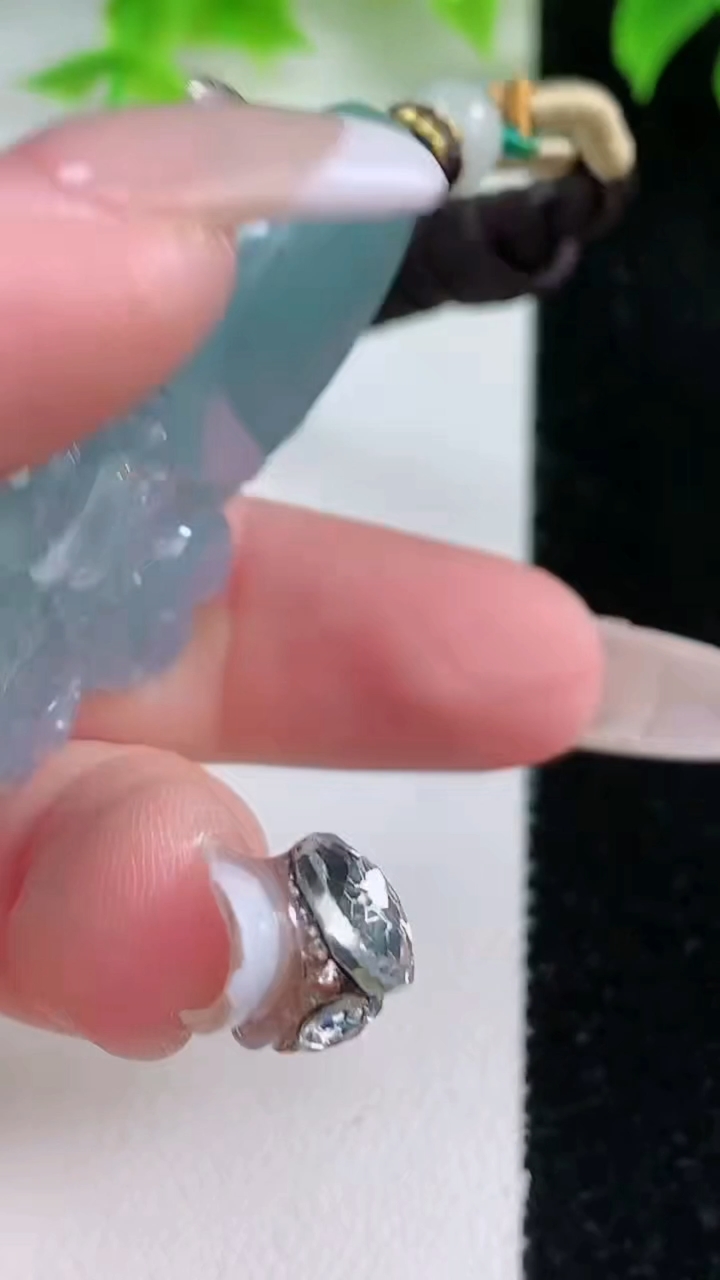 天然A货翡翠紫罗兰凤凰吊坠，尺寸55-28.7-7.5，重量:25.35g
1月17日