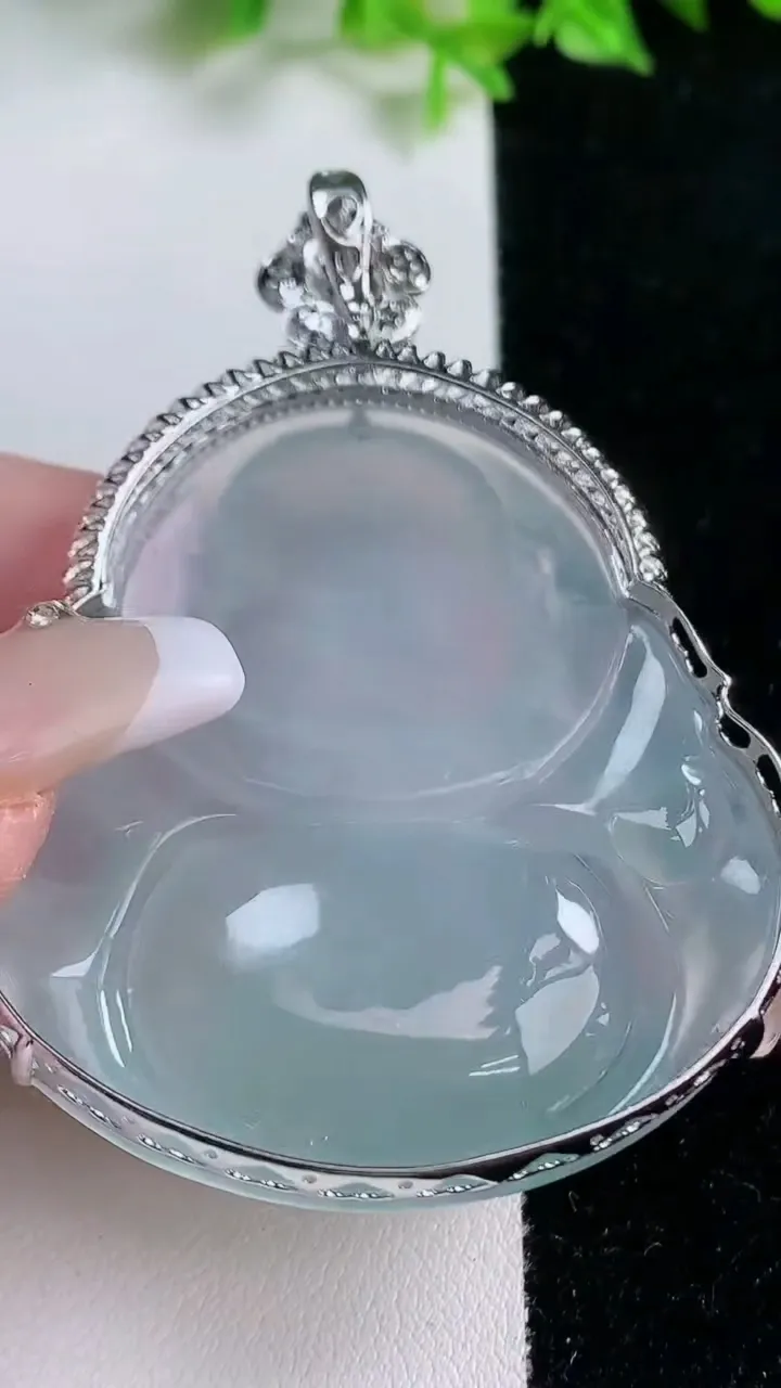 天然A货翡翠佛公吊坠，尺寸63.5-49-48-9.8，重量:32.20g
1月17日