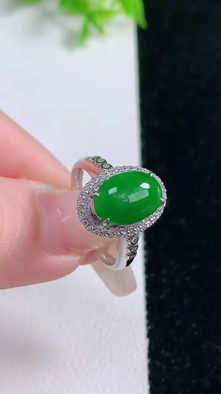 天然A货翡翠蛋面戒指，尺寸17.4-11.3-6.9-8，重量:3.79g2026年1月17日
工厂