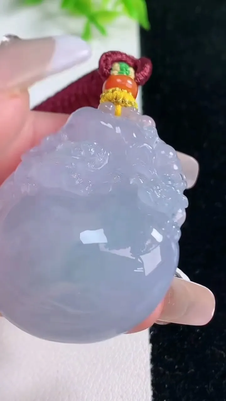 天然A货翡翠种紫罗兰寿桃吊坠，尺寸38.5-33-16.5，重量:38.93g
1月17日