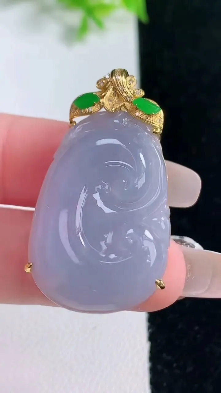 天然A货翡翠18K金紫罗兰如意吊坠，尺寸37.2-20.9-7.5，重量:7.76g
1月17日