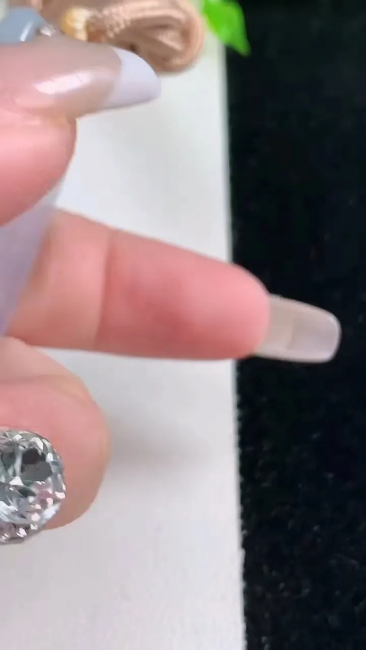 天然A货翡翠种紫罗兰飘花观音菩萨吊坠，尺寸54.5-34-5，重量:29.53g
1月17日