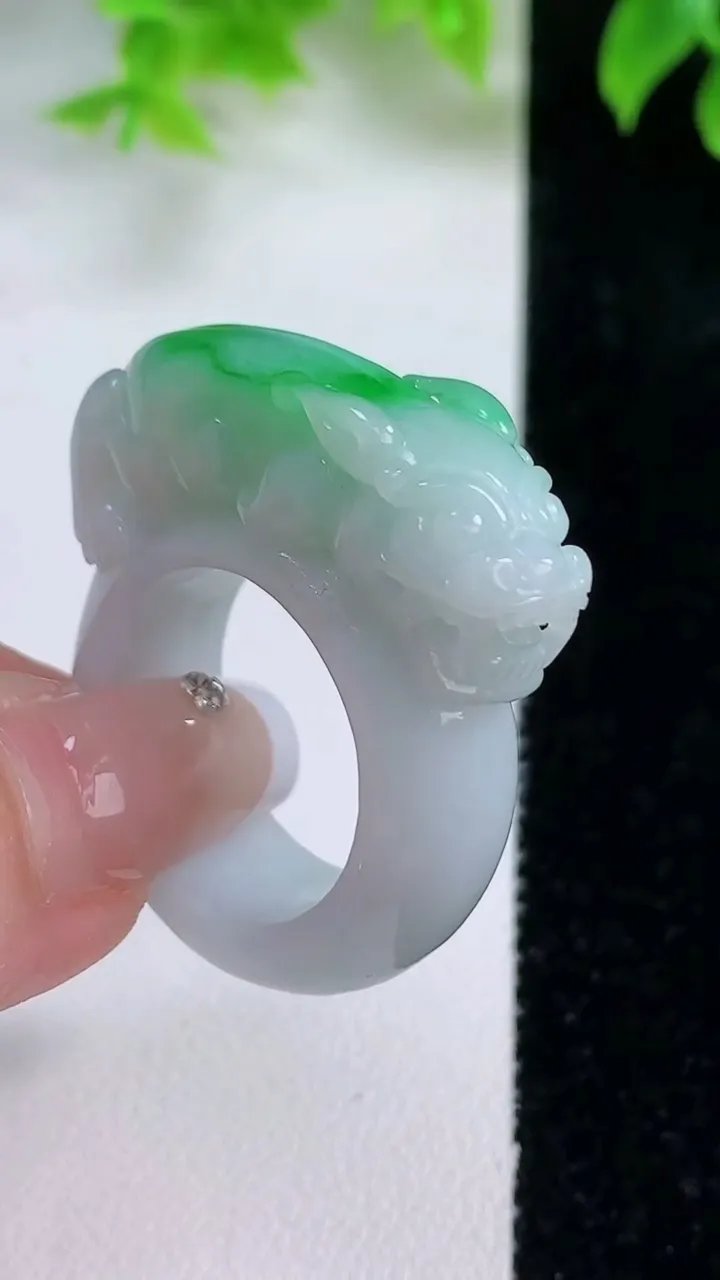 天然A货翡翠貔貅指环扳指，尺寸20-32.4-10-12，重量:19.32g2026年1月17日
工厂直销收藏佳品,种好水足，色泽均匀，有种有色，上手高大气！