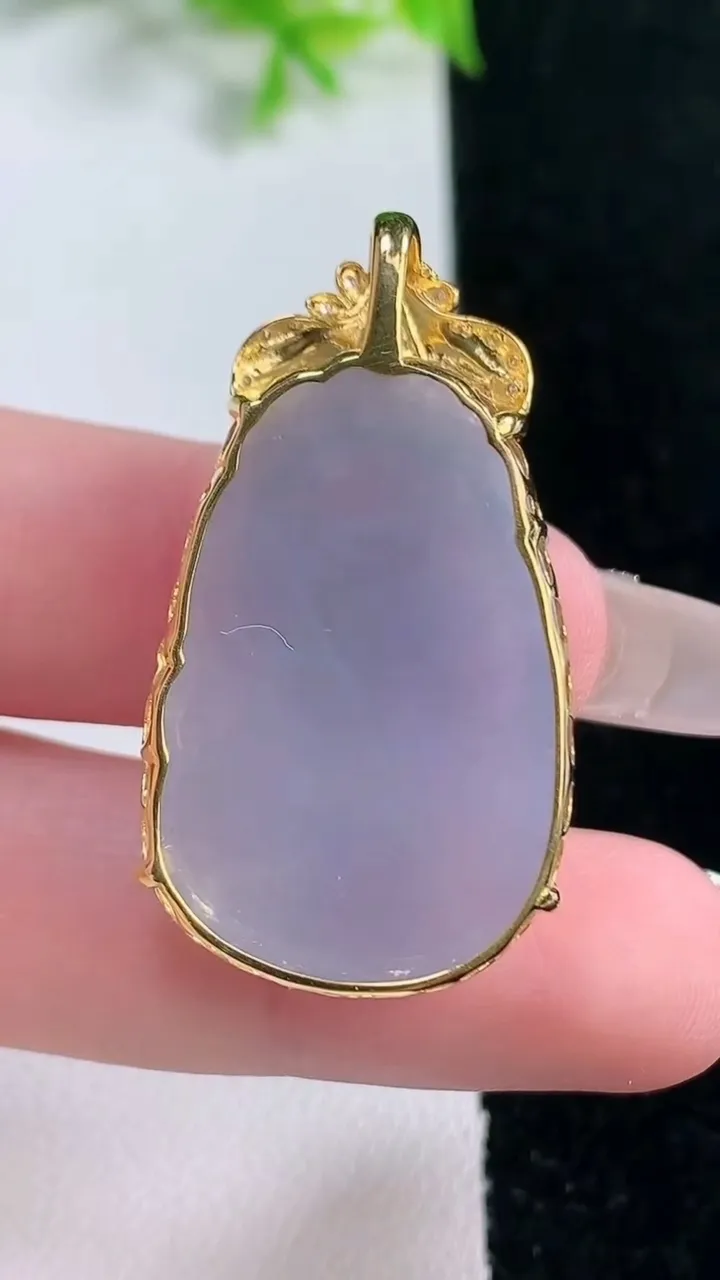 天然A货翡翠18K金紫罗兰如意吊坠，尺寸37.2-20.9-7.5，重量:7.76g
1月17日