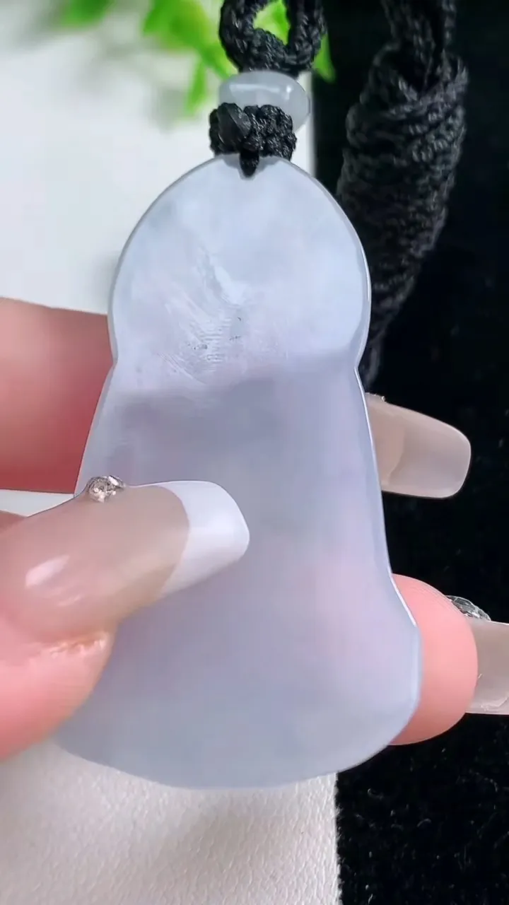 天然A货翡翠种紫罗兰飘花观音菩萨吊坠，尺寸51-30.6-5，重量:18.57g
1月17日