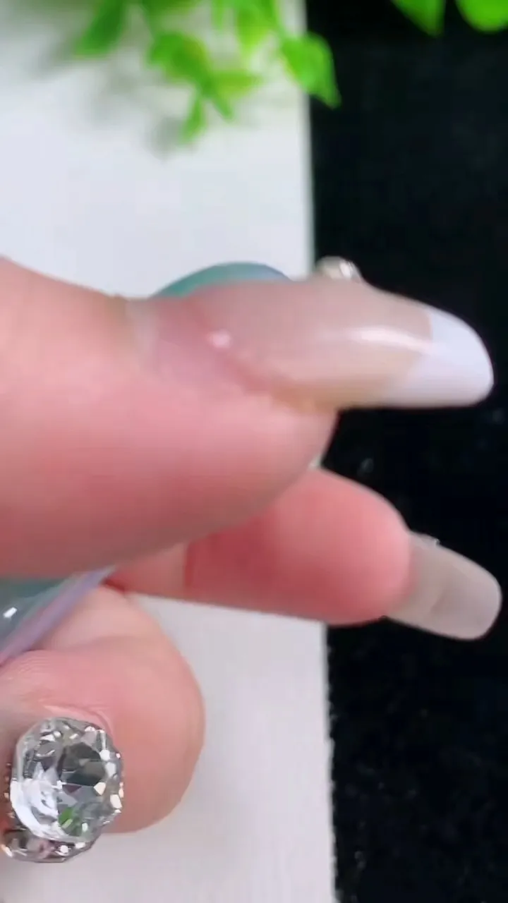 天然A货翡翠18K金春带彩紫罗兰平安环吊坠，尺寸45.2-11.2，重量:41.12g
1月17日