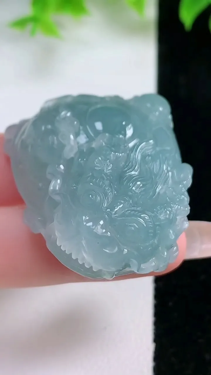 天然A货翡翠龙龟吊坠，尺寸48-33.4-18.8，重量:48.59g
1月17日