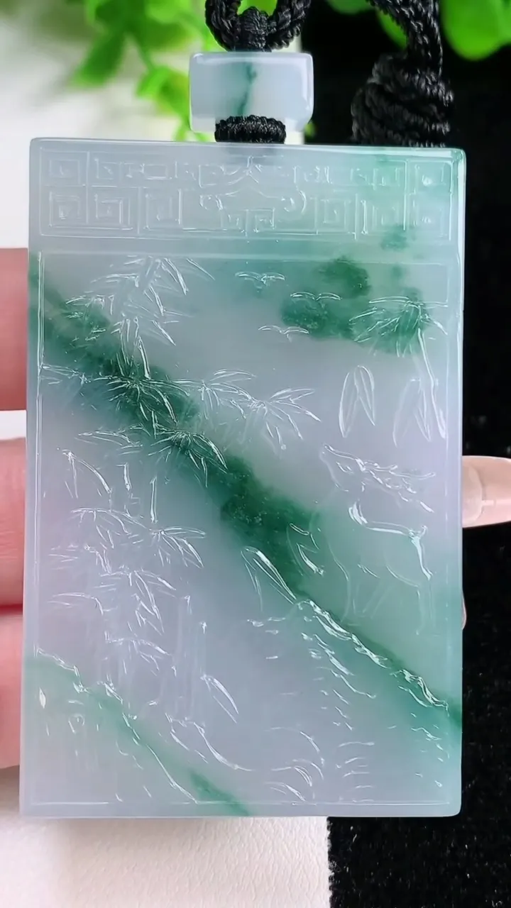 天然A货翡翠种飘花山水牌吊坠，尺寸62-40.4-5.9，重量:54.25g
1月17日