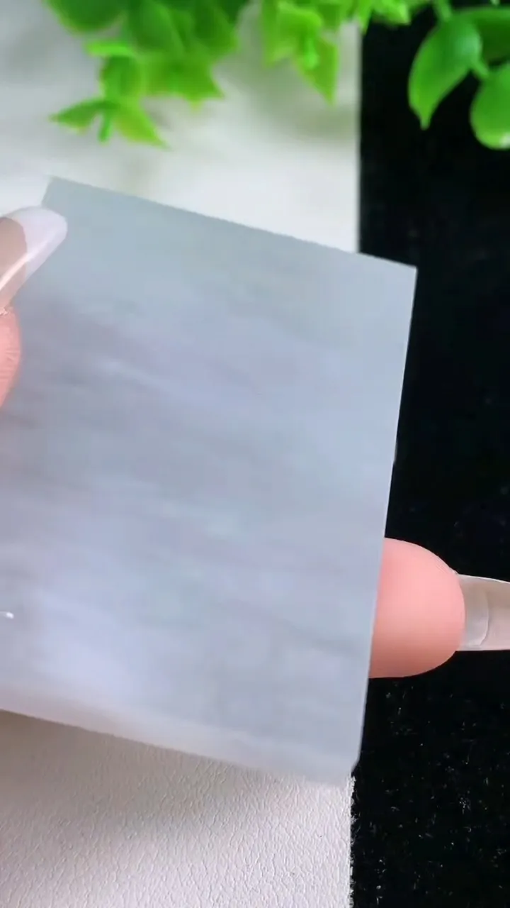 天然A货翡翠种白冰无事牌镶嵌件，尺寸61.3-42-5.9，重量:52.50g
1月17日