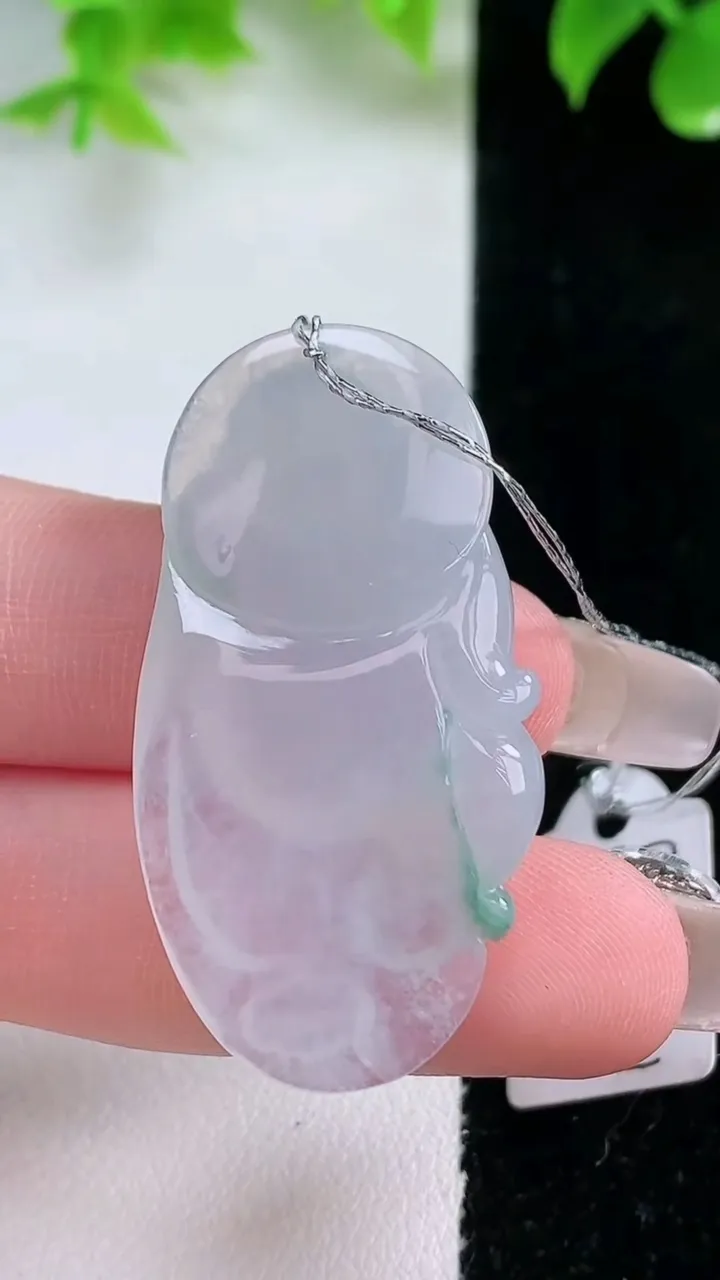 天然A货翡翠逍遥佛吊坠，尺寸31.2-21-7.7，重量:10.18g
1月18日