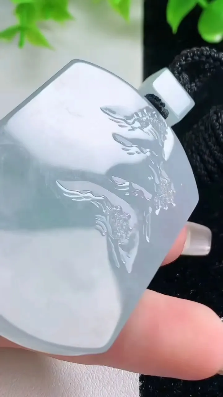 天然A货翡翠山水牌吊坠，尺寸54-40.7-6，重量:45.32g
1月18日