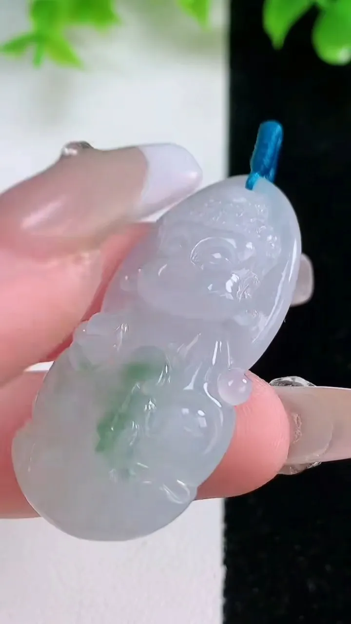 天然A货翡翠冰种飘花宝宝佛吊坠，尺寸41.5-22-5.8，重量:9.89g
1月18日