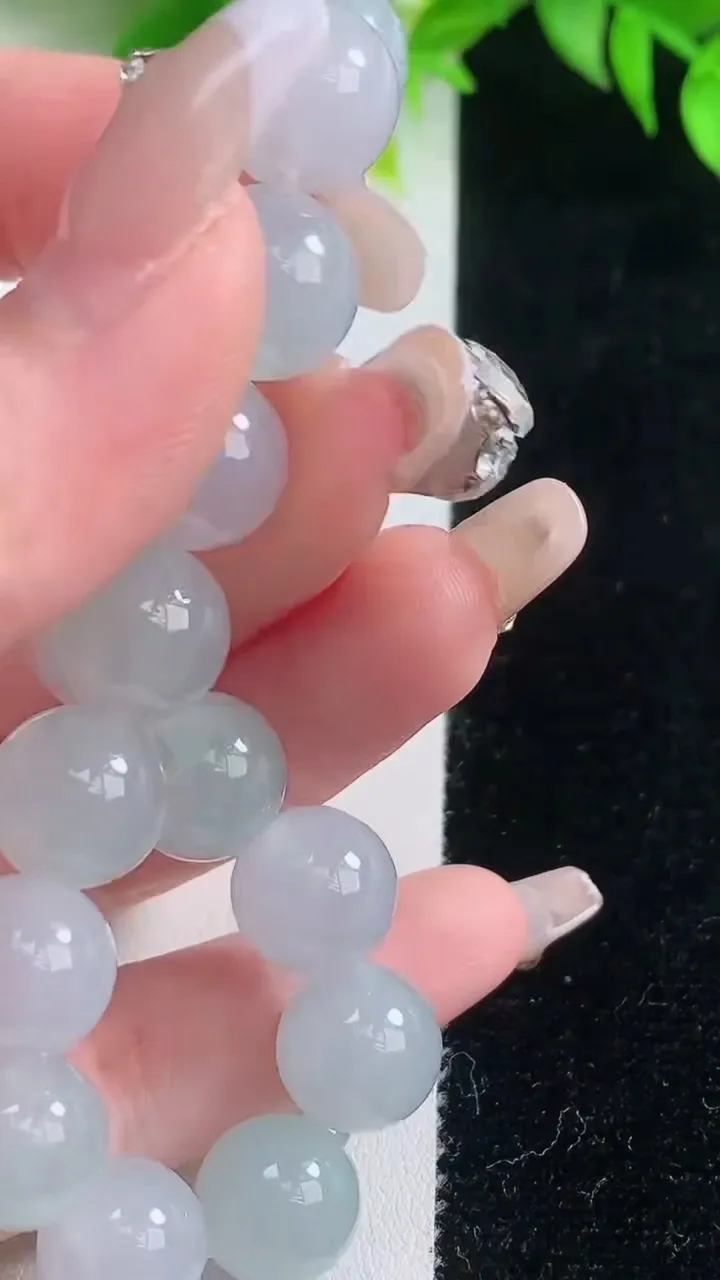 天然A货翡翠种飘花圆珠手串，尺寸11.5-17颗，重量:46.47g1月18日
工厂直销收藏佳品,种好水足，色泽均匀，有种有色，上手高大气！