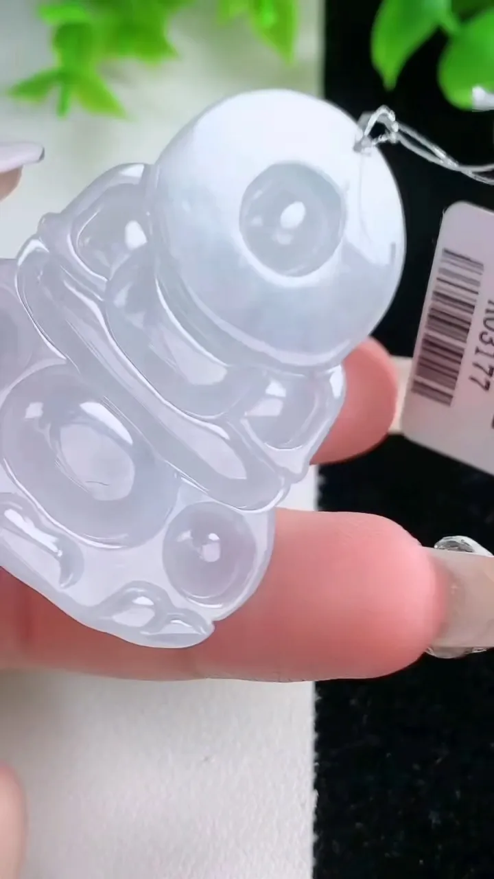 天然A货翡翠观音菩萨吊坠，尺寸53.6-35.4-5.3，重量:20.88g
1月18日