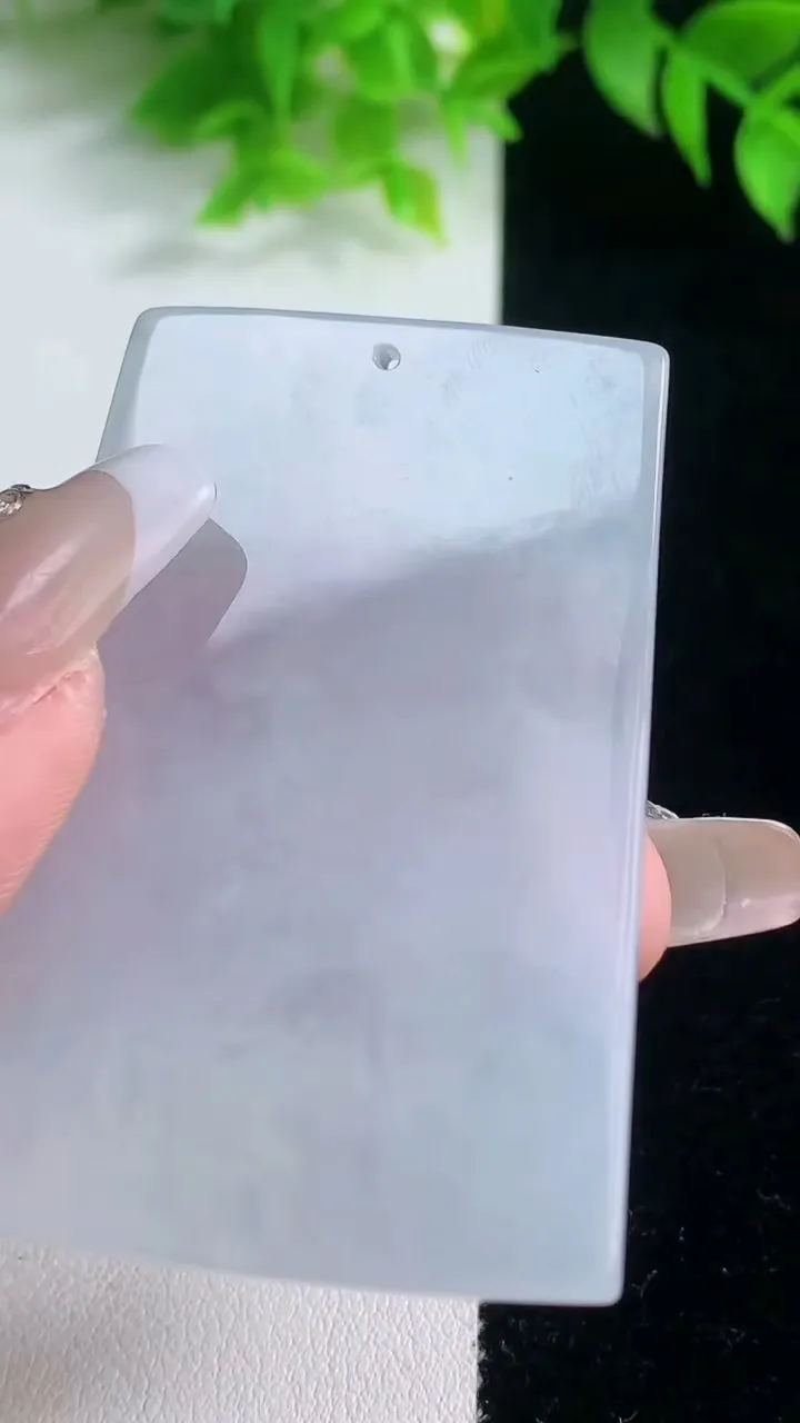 天然A货翡翠麒麟吊坠，尺寸56.5-36.7-5.9，重量:31.01g
1月18日