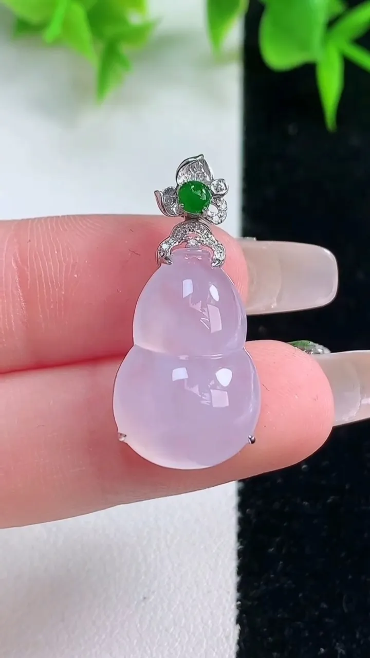 天然A货翡翠种紫罗兰葫芦吊坠，尺寸30-20.6-13.8-8，重量:3.83g
1月18日