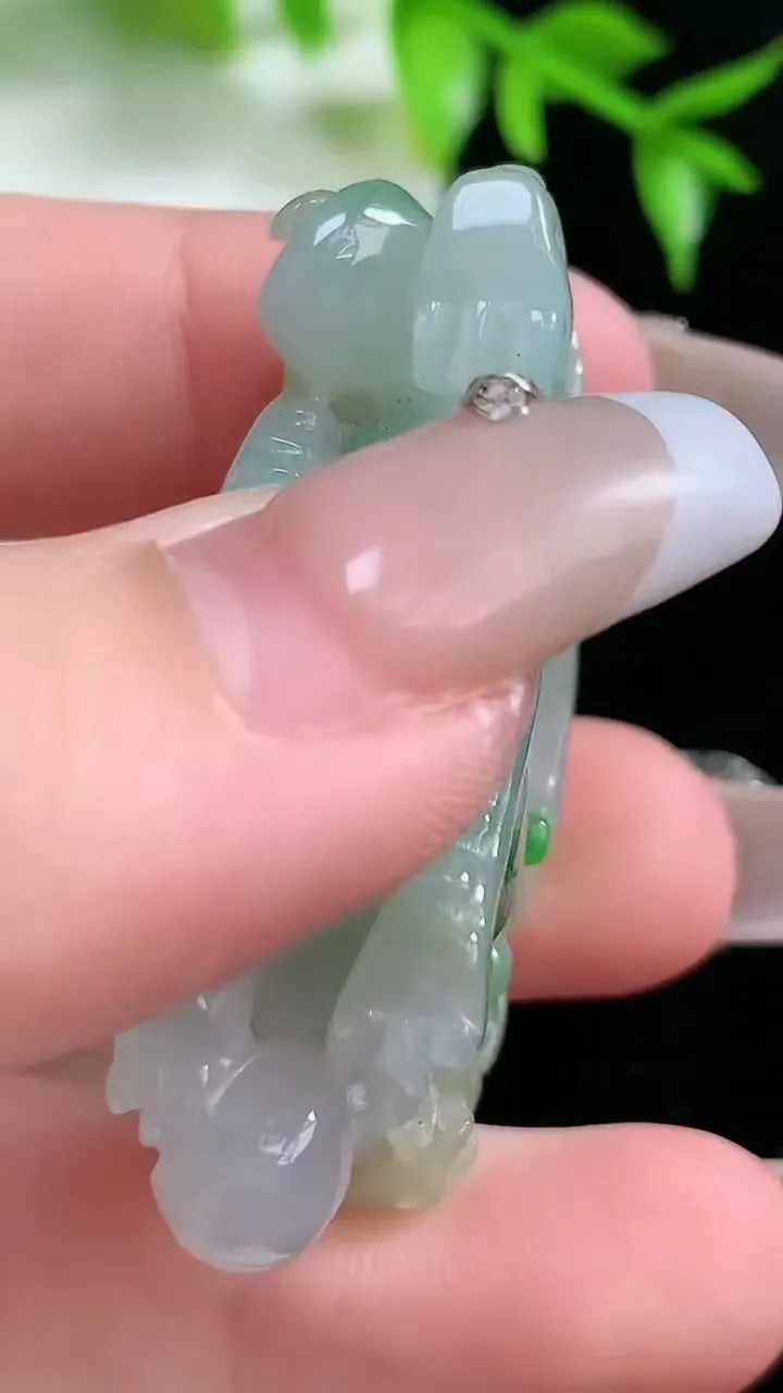 天然A货翡翠貔貅吊坠，尺寸42.8-22.5-13.3，重:24.27g
1月18日