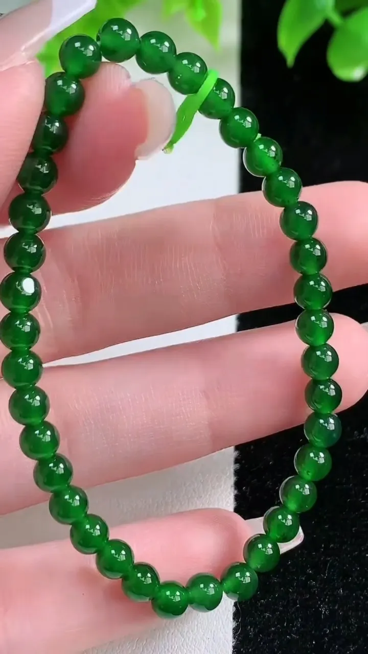 天然A货翡翠圆珠手串，尺寸4.4-37颗，重量:5.97g1月18日
工厂直销收藏佳品,种好水足，色