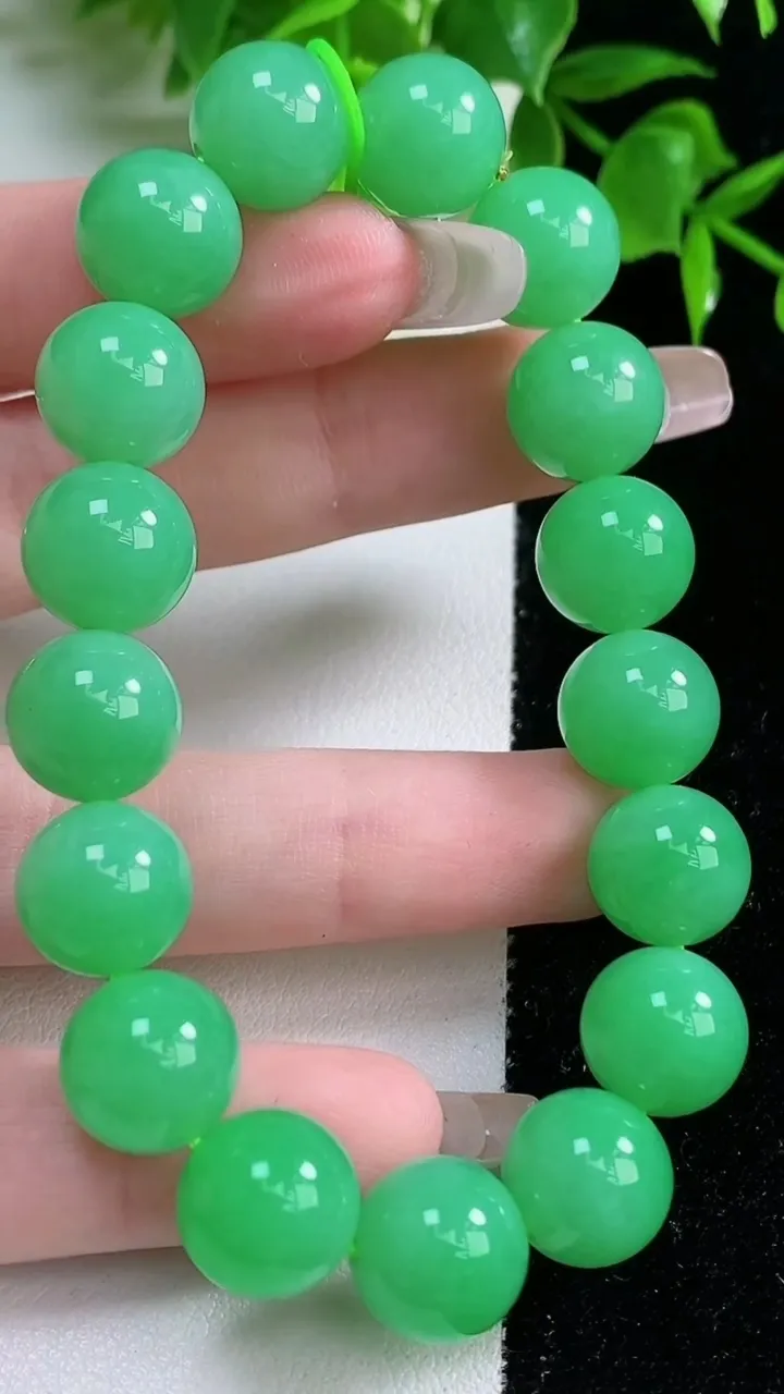 天然A货翡翠圆珠手串，尺寸11.3-17颗，重量:45.43g1月18日
工厂直销收藏佳品,种好水足