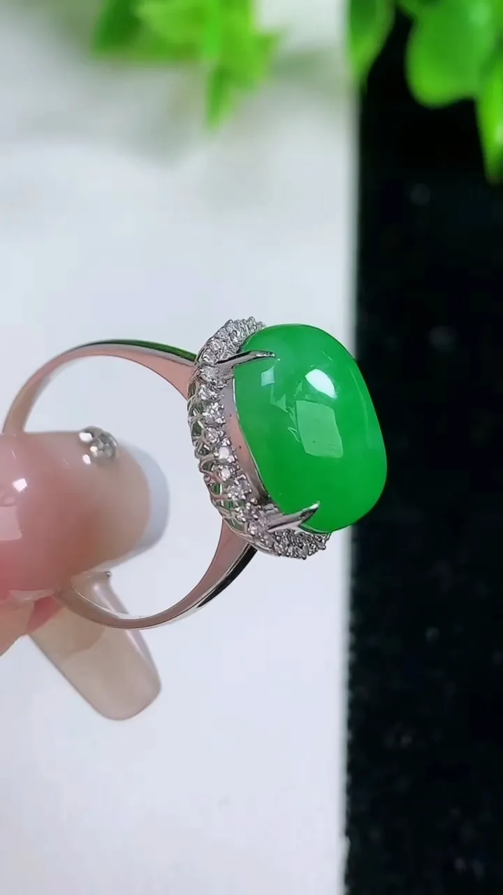 天然A货翡翠苹果戒指，尺寸17.5-10.6-12.6，重量:3.70g2026年1月18日
工厂直销收藏佳品,种好水足，色泽均匀，有种有色，上手高大气！