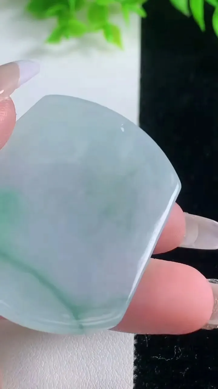 天然A货翡翠虚空藏菩萨吊坠，尺寸52.3-40.2-5，重量:26.02g
1月18日