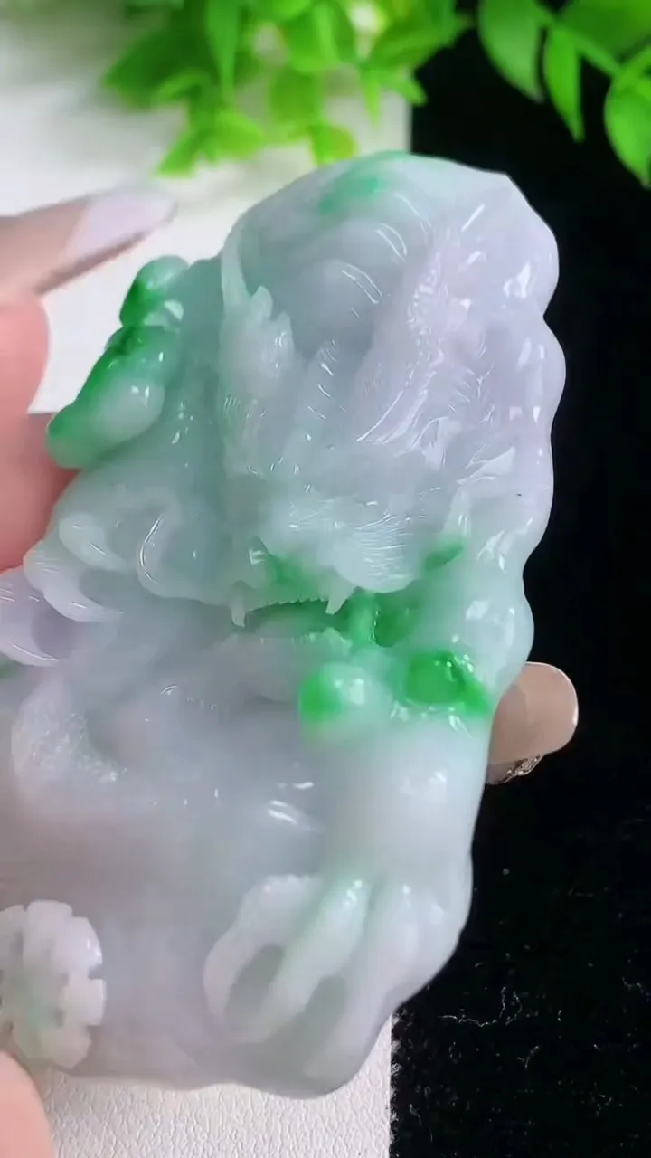 天然A货翡翠龙牌吊坠，尺寸78.5-47-12，重量:91.06g
1月18日