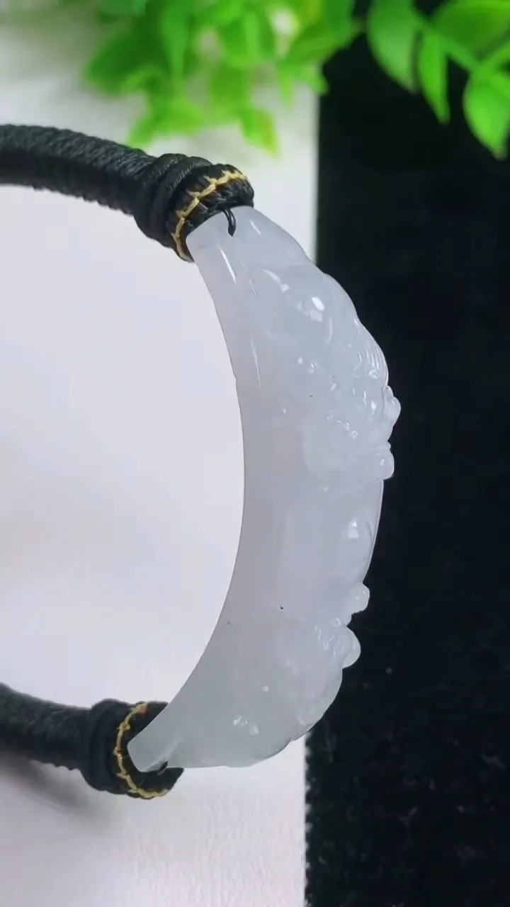 天然A货翡翠貔貅手牌，尺寸57.6-12-11.5，重量:30.99g
1月18日