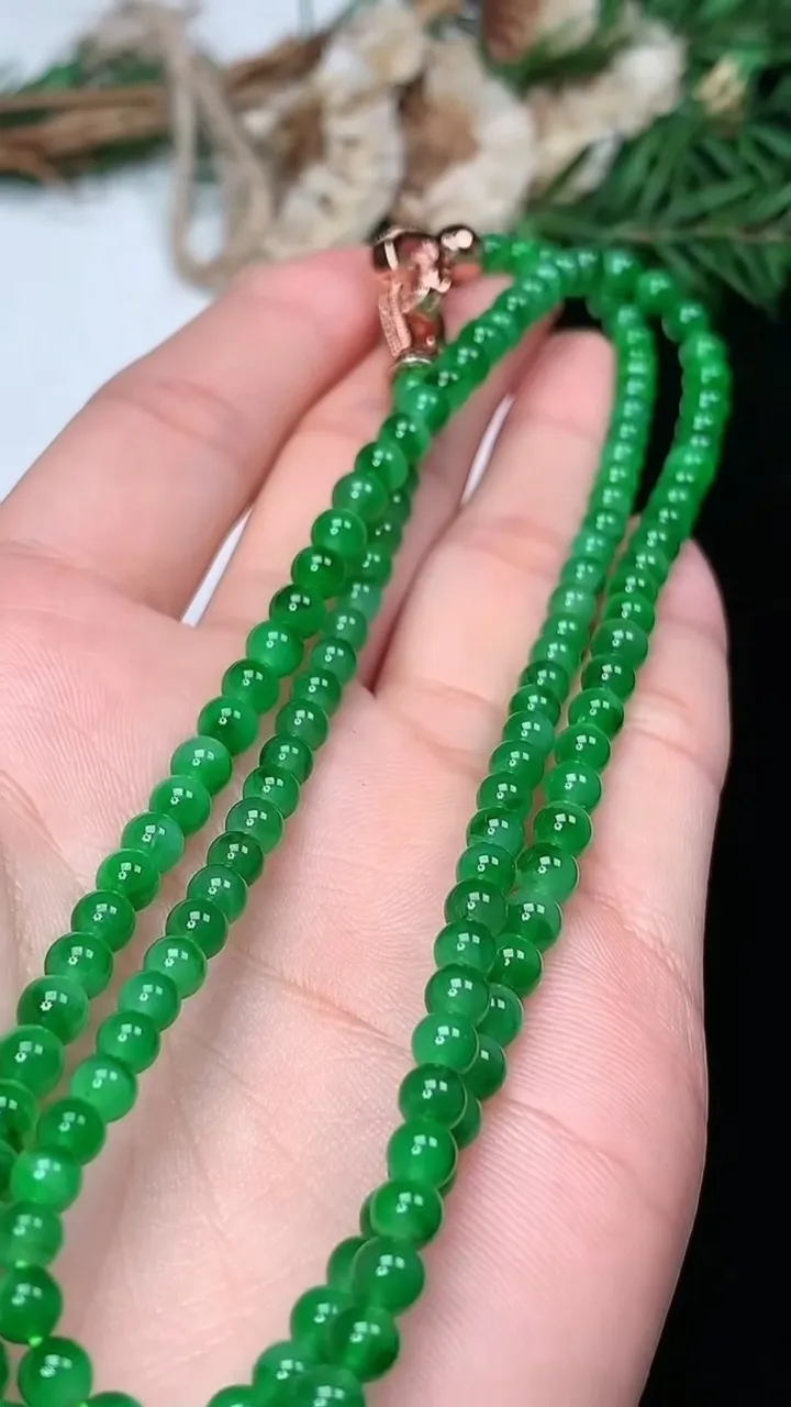 天然A货翡翠圆珠项链，尺寸4.5-139颗，重量:19.51g
1月18日