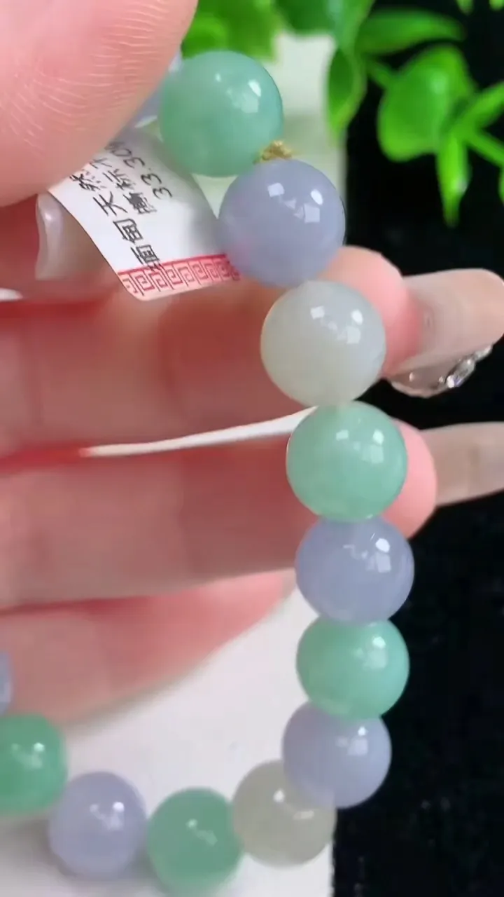 天然A货翡翠三彩圆珠手串，尺寸10-19颗，重量:33.30g1月18日
工厂直销收藏佳品,种好水足，色泽均匀，有种有色，上手高大气！