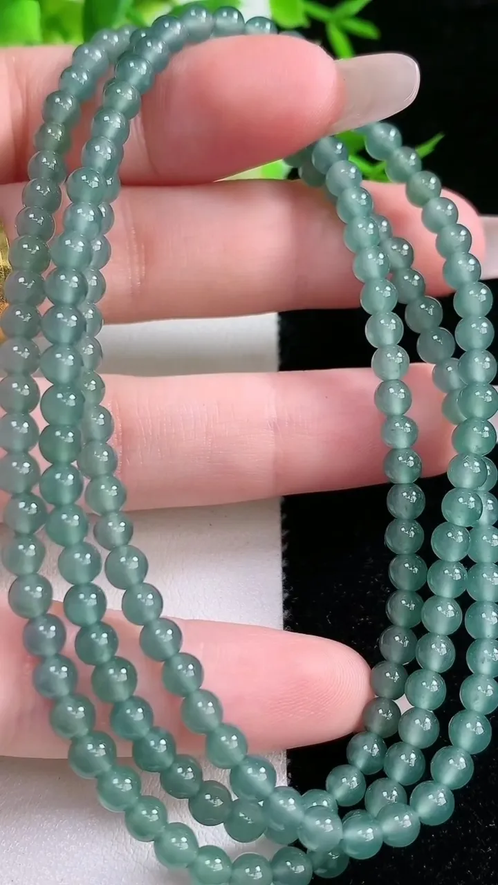 天然A货翡翠圆珠项链，尺寸4.6，重:24.36g
1月18日