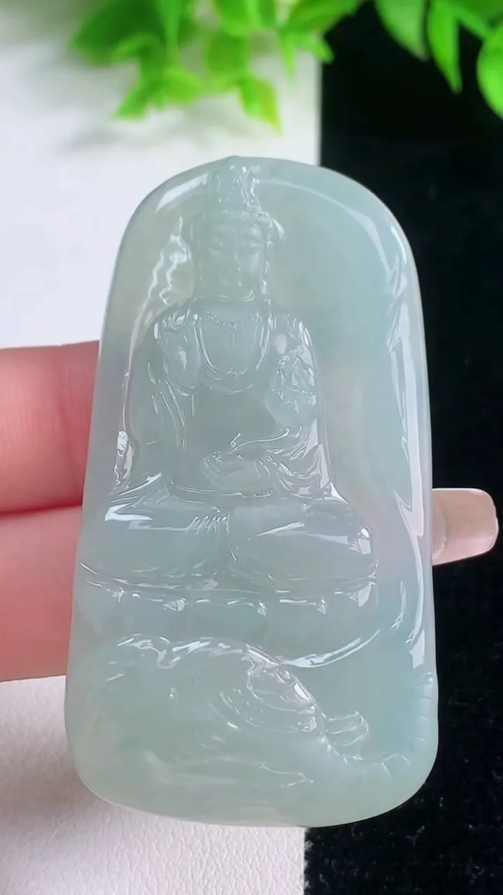 天然A货翡翠普贤菩萨吊坠，尺寸60.8-31.4-5.4，重量:26.57g
1月18日