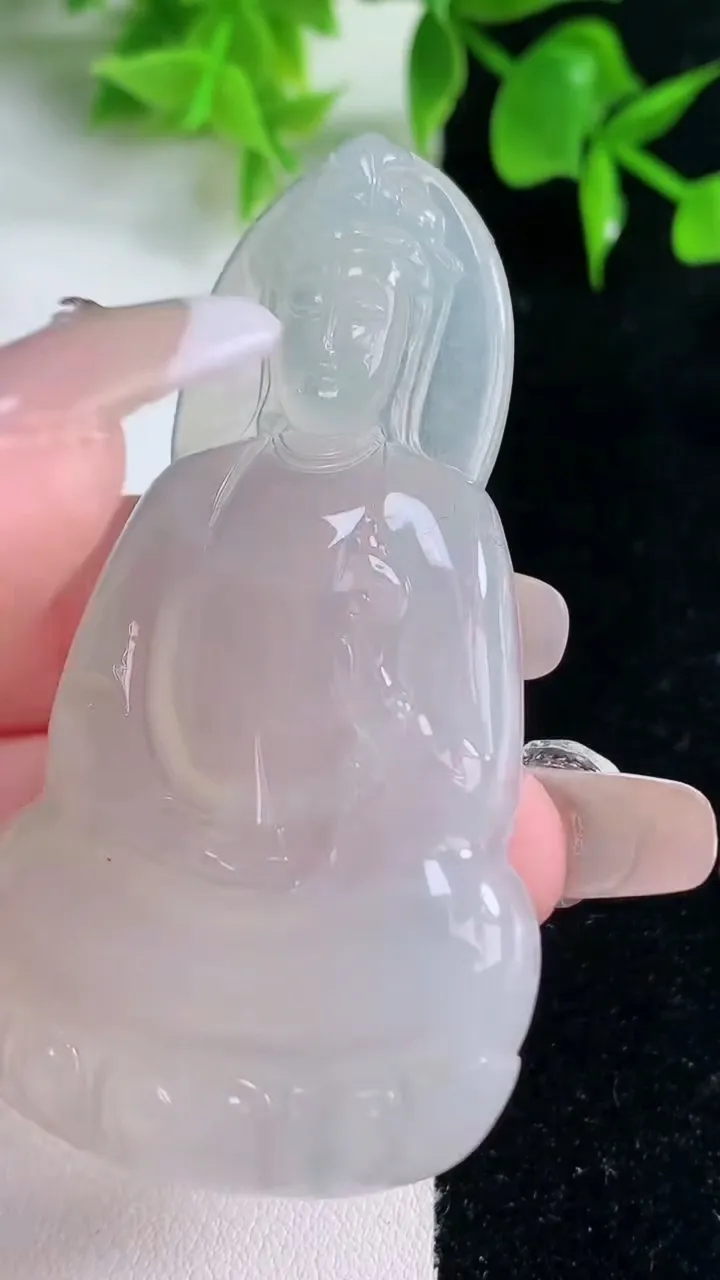 天然A货翡翠种白冰观音菩萨吊坠，尺寸63.5-34.8-5.7，重量:23.95g
1月18日