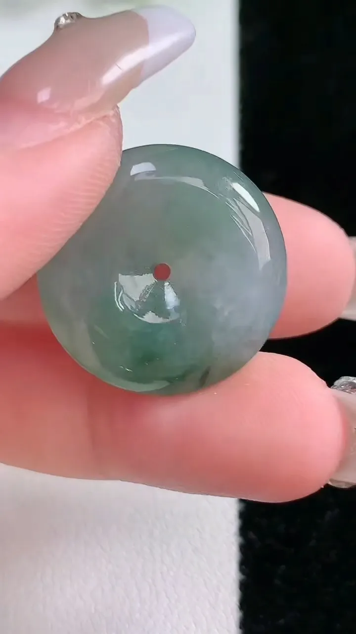 天然A货翡翠飘花平安扣吊坠，尺寸22.5-5.6，重:5.74g
1月18日