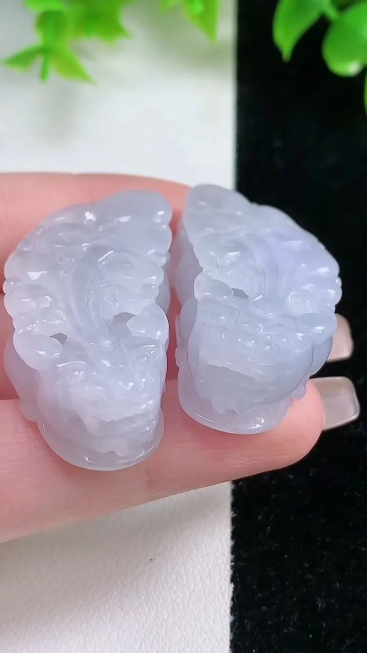 天然A货翡翠紫罗兰貔貅吊坠一对，尺寸38.6-18.5-12.5，重量:41.54g
1月18日