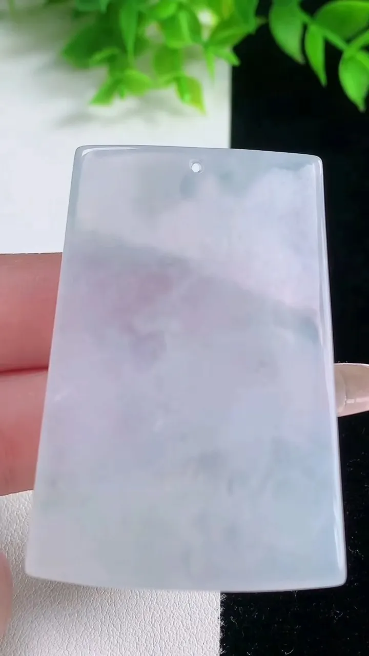 天然A货翡翠麒麟吊坠，尺寸56.5-36.7-5.9，重量:31.01g
1月18日