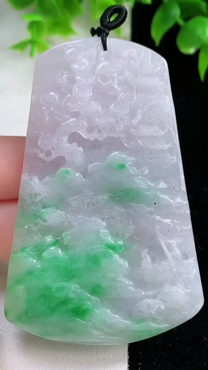 天然A货翡翠山水牌吊坠，尺寸71.6-44-5.8，重量:39.01g
1月18日