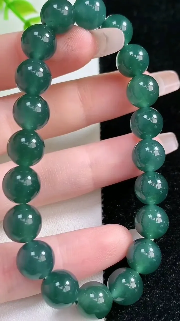 天然A货翡翠圆珠手串，尺寸9.6-20颗，重:31.41g1月18日
工厂直销收藏佳品,种好水足，色泽均匀，有种有色，上手高大气！