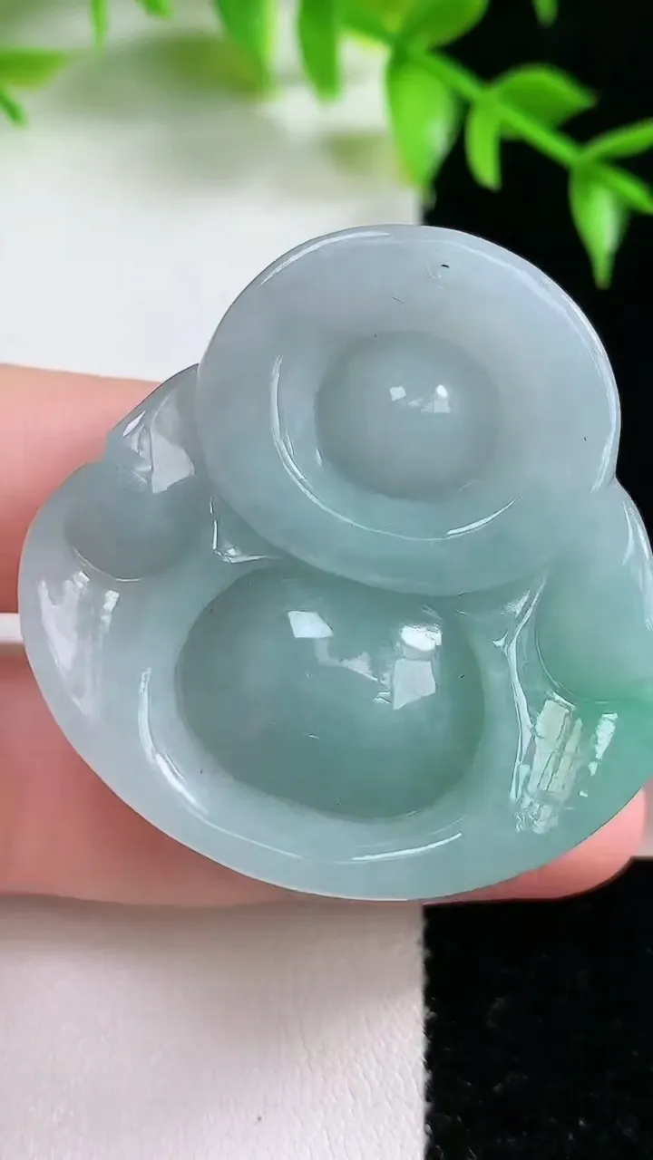 天然A货翡翠佛公吊坠，尺寸39.6-39.6-13.2，重:31.59g
1月18日