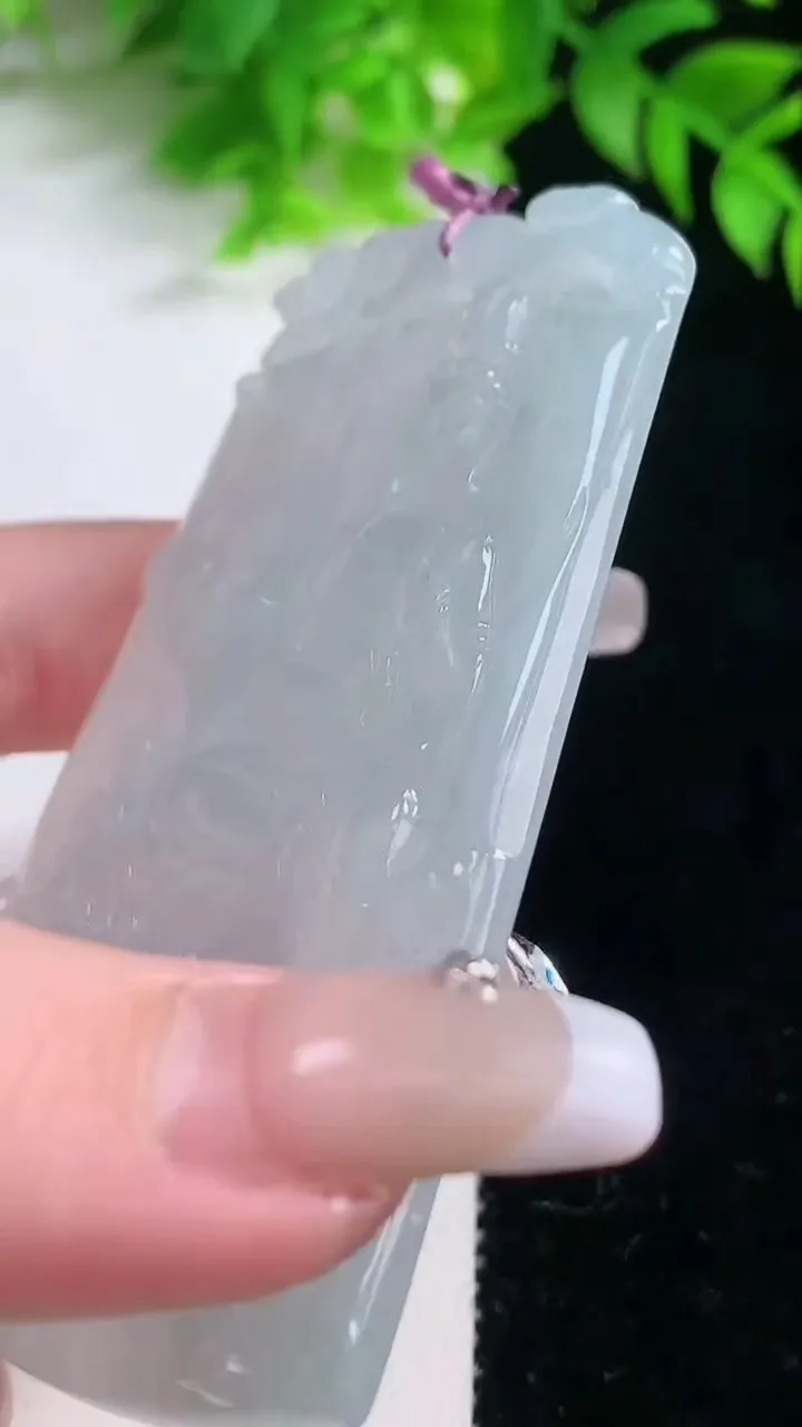 天然A货翡翠观音菩萨吊坠，尺寸79.4-50.8-6，重量:51.85g
1月18日