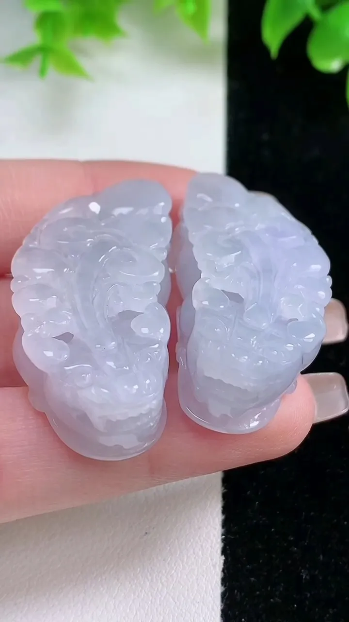 天然A货翡翠紫罗兰貔貅吊坠一对，尺寸38.6-18.5-12.5，重量:41.54g
1月18日