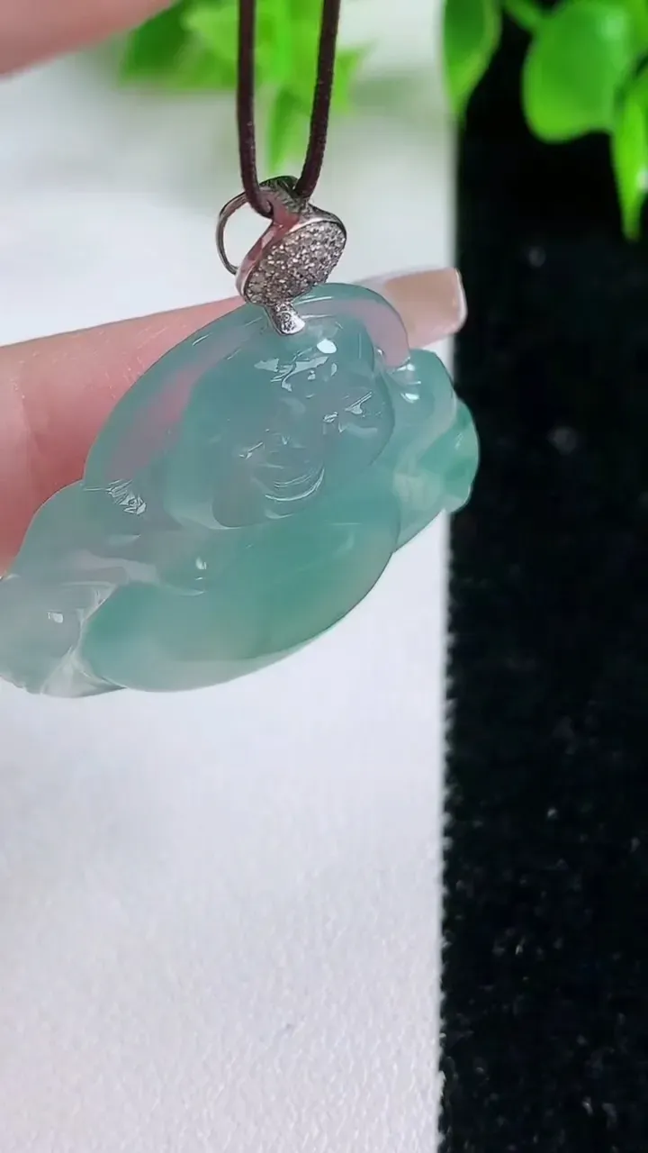 天然A货翡翠种飘花佛公吊坠，尺寸31.2-35.6-5.9，重量:10.53g
1月18日