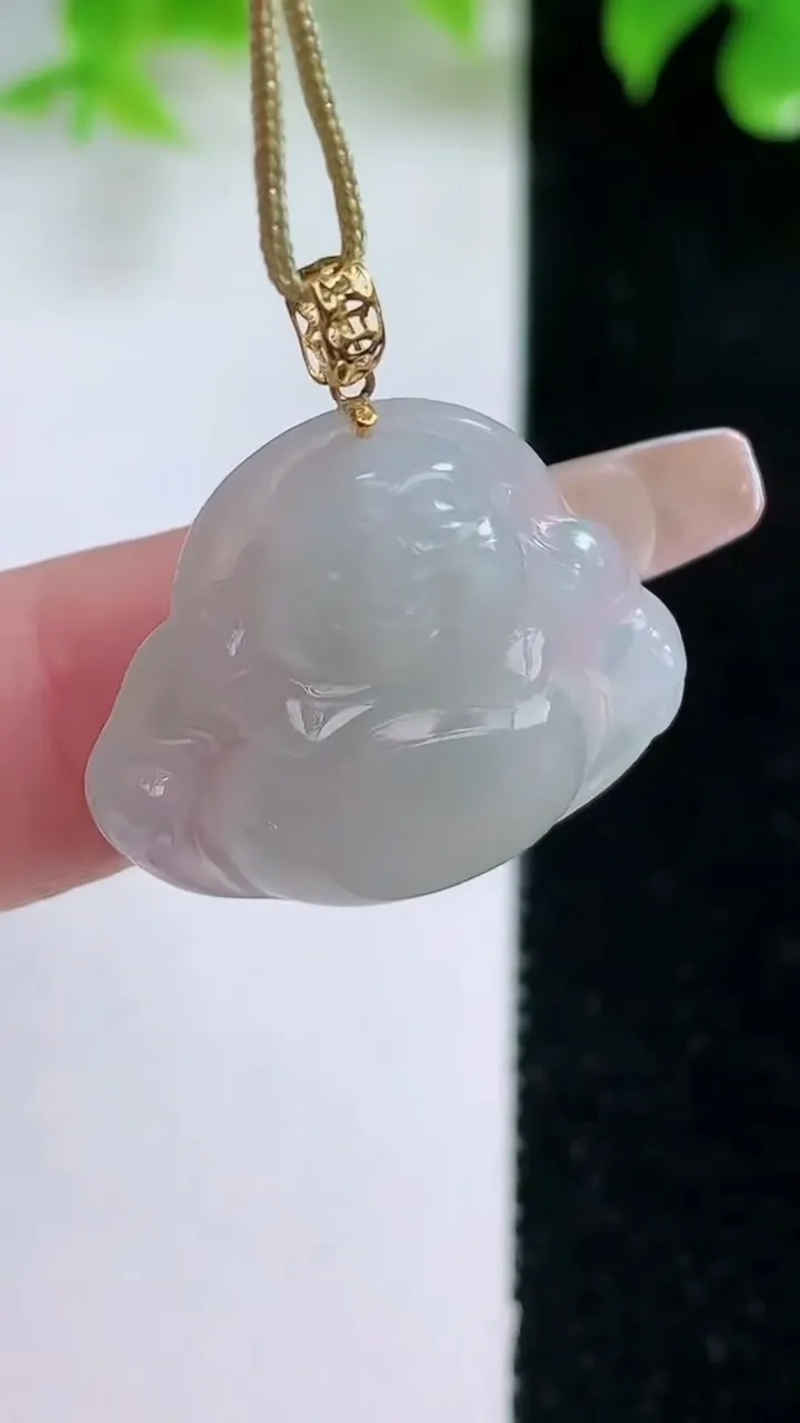 天然A货翡翠种白冰佛公吊坠，尺寸21-24-4.5，重量:3.61g
1月18日