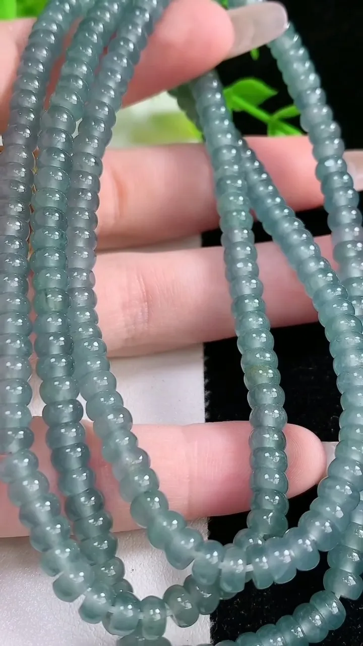 天然A货翡翠算盘珠项链，尺寸5.2-232颗，重:42.74g1月18日
工厂直销收藏佳品,种好水足