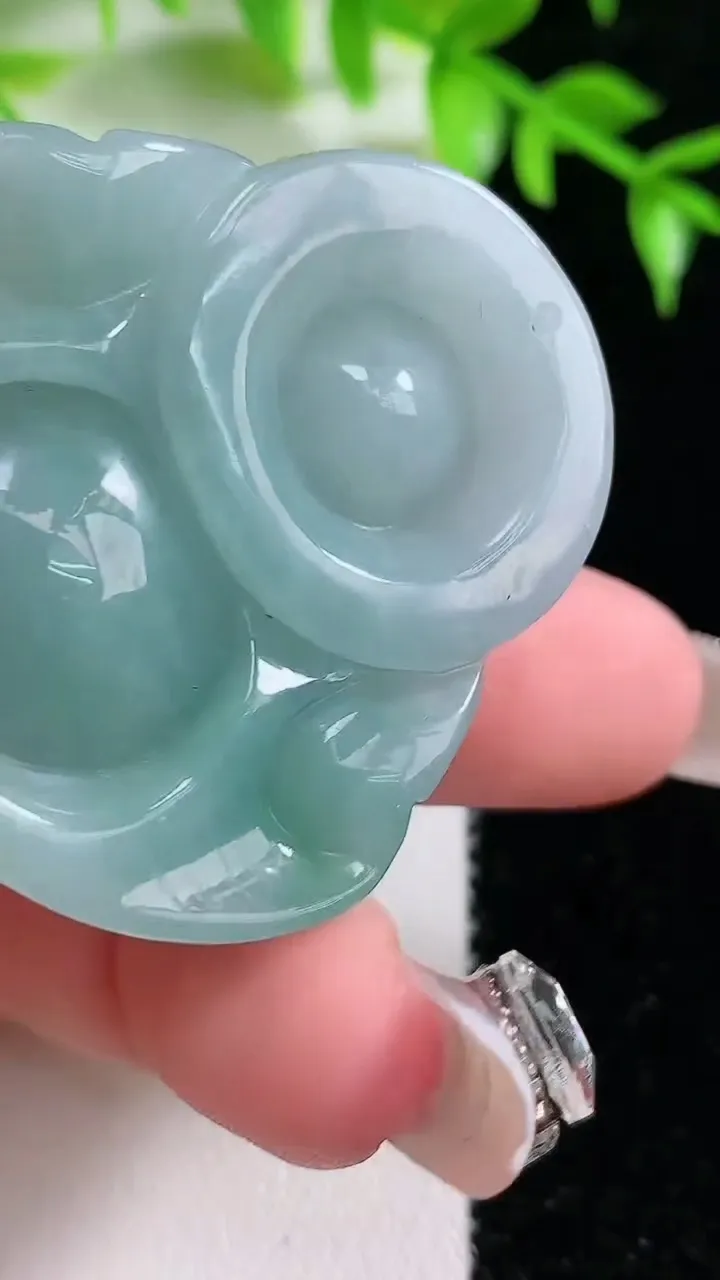 天然A货翡翠佛公吊坠，尺寸39.6-39.6-13.2，重:31.59g
1月18日