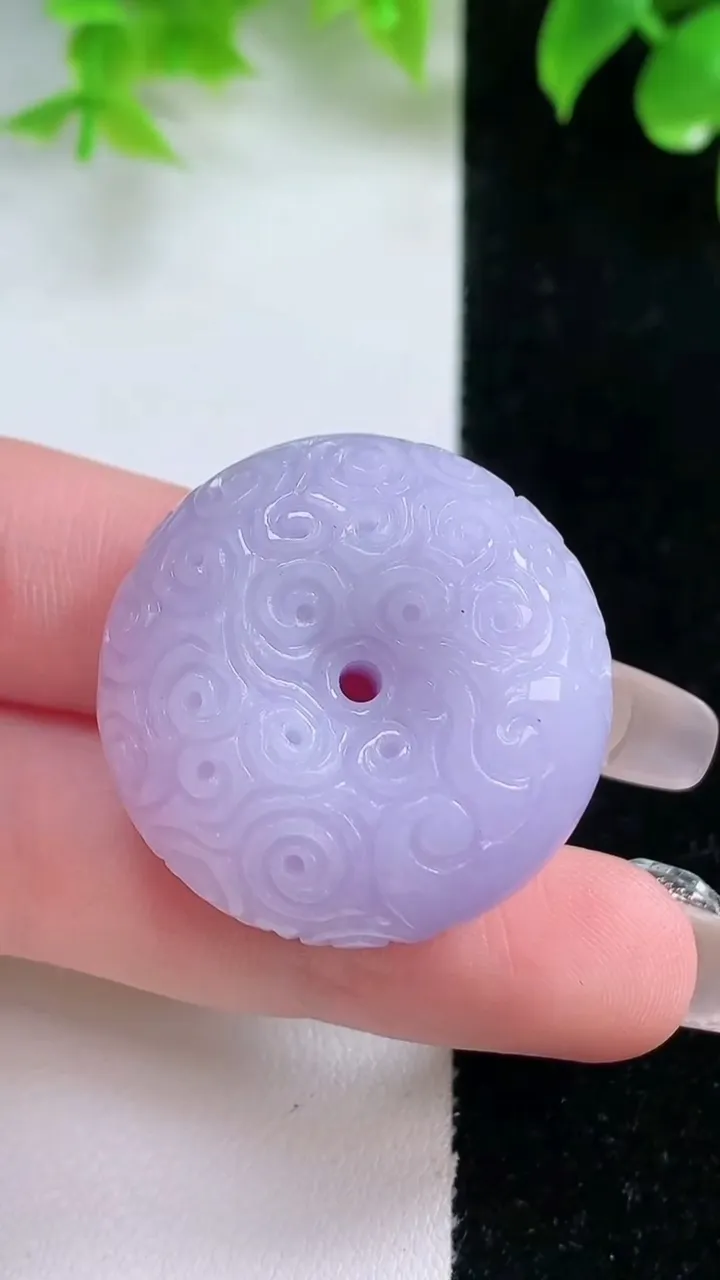 天然A货翡翠紫罗兰雕花平安扣吊坠，尺寸30.8-13.8，重量:24.82g
1月18日