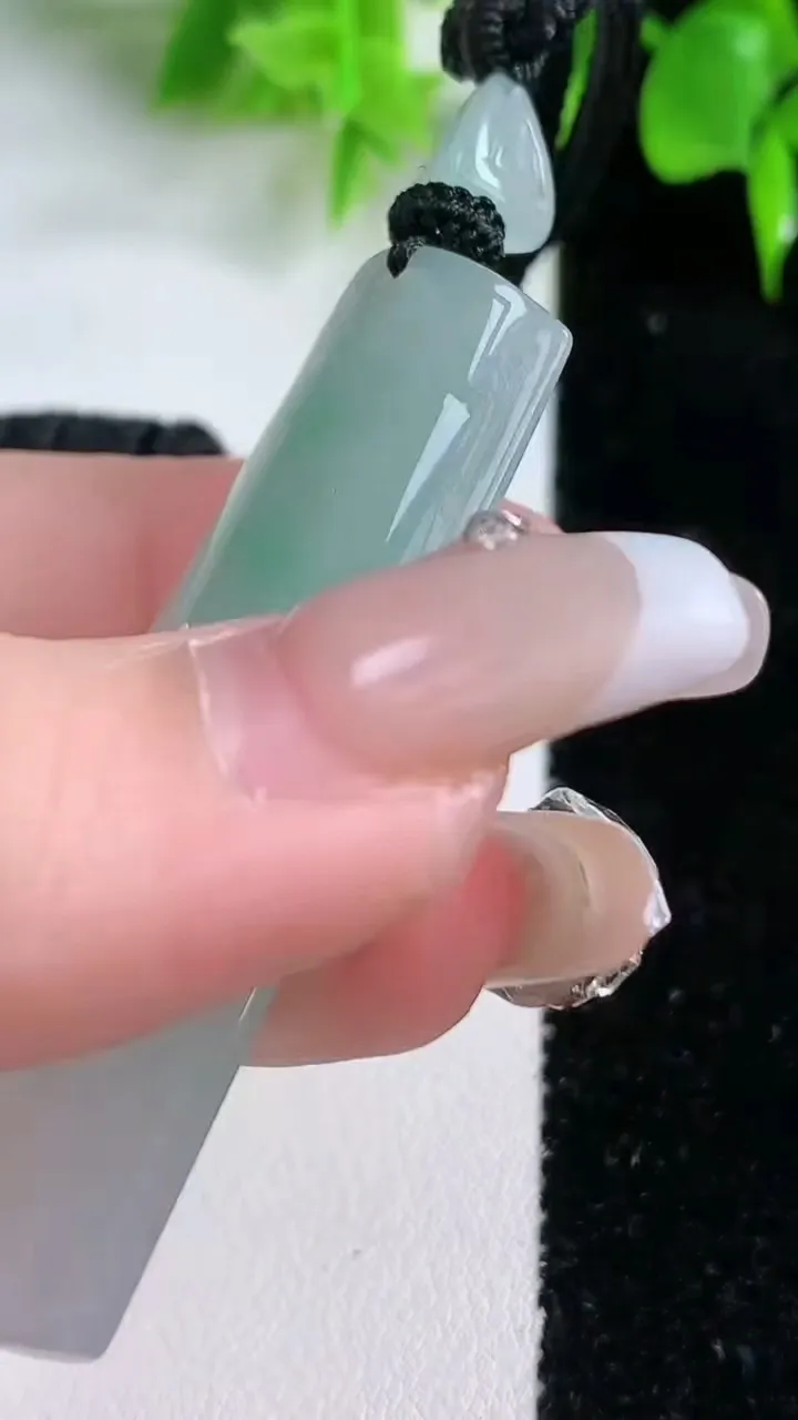 天然A货翡翠仿古无事牌，尺寸54.7-22.5-5.8，重量:21.32g
1月18日