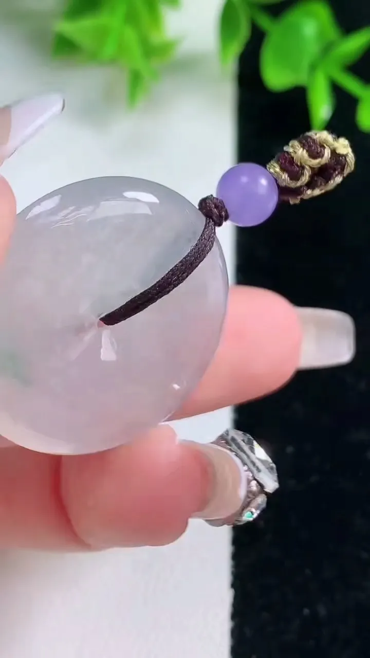 天然A货翡翠平安扣吊坠，尺寸30-6，重量:12.08g
1月18日